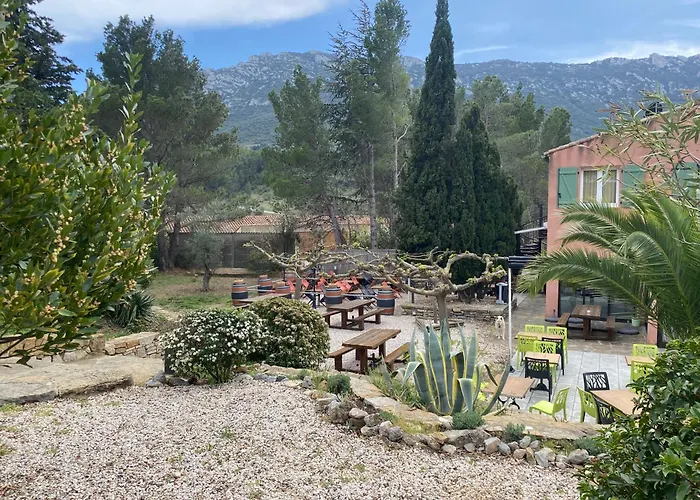Cucugnan Hotels
