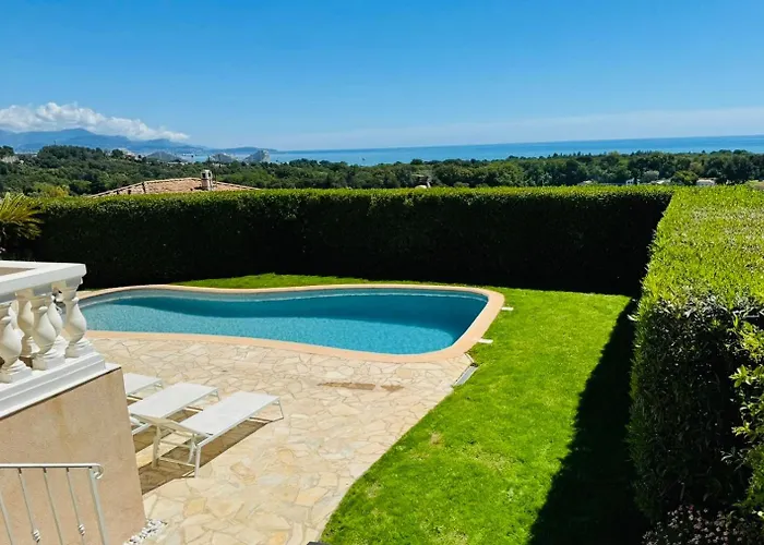 Villa piscine avec magnifique vue mer panoramique Biot avec Piscine
