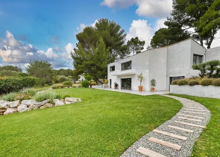 Lovely Home In Allauch With Kitchen avec Piscine
