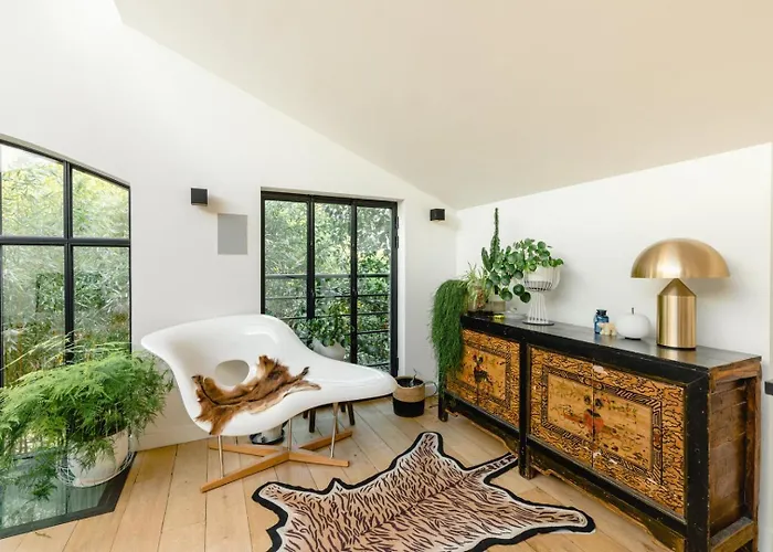 Maison Ensoleillee Avec Jardin Dans Le 16 Arron. Parijs