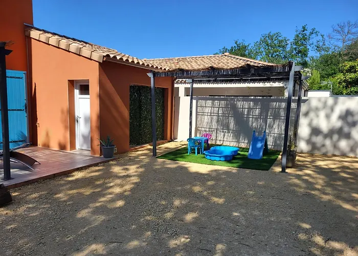 Gîte Domaine Bastide Jourdan Bollène avec Piscine