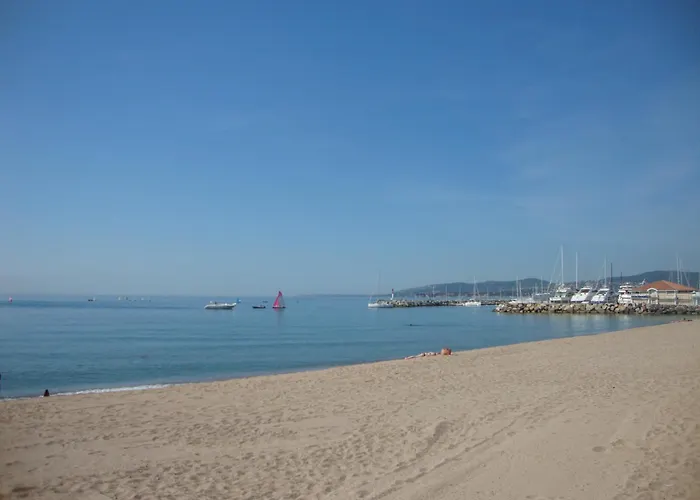 Le Soleil Bleu Bed and Breakfast Fréjus