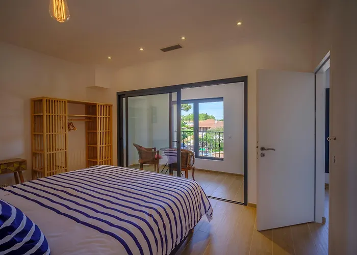 Hotels in Ares