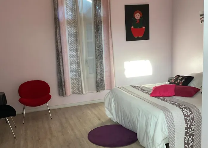 Azay-le-Ferron Hotels