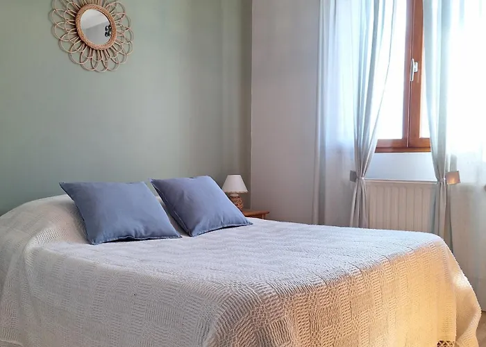La Rochepot Hotels
