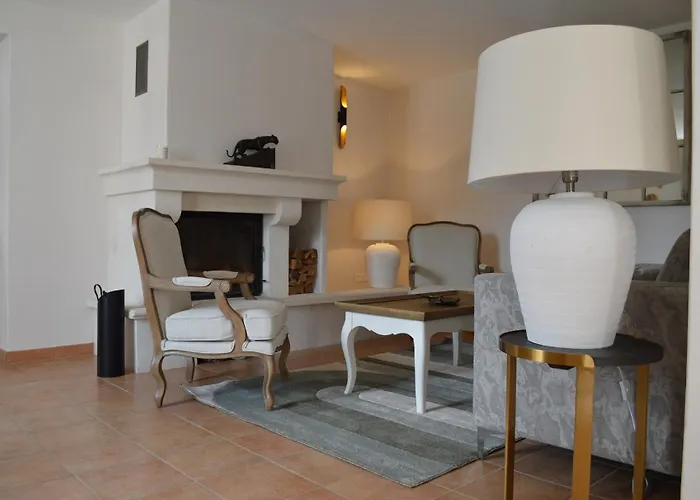 Monteux Hotels