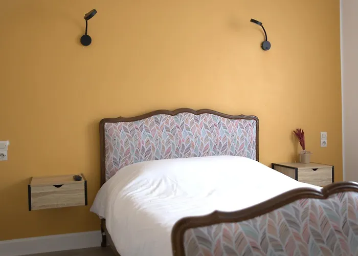 Couhe Hotels