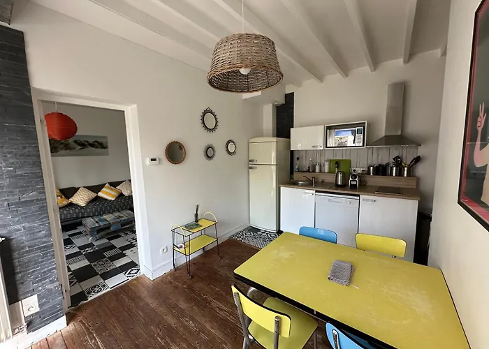 Rouen ECO LODGES maison entière avec terrasse dans jardin potager piscine parking