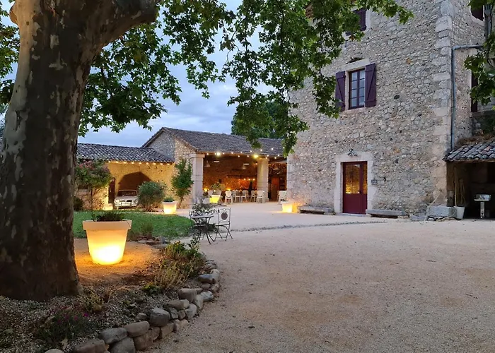 Gîtes du Domaine des Dames Vallon-Pont-dʼArc avec Piscine