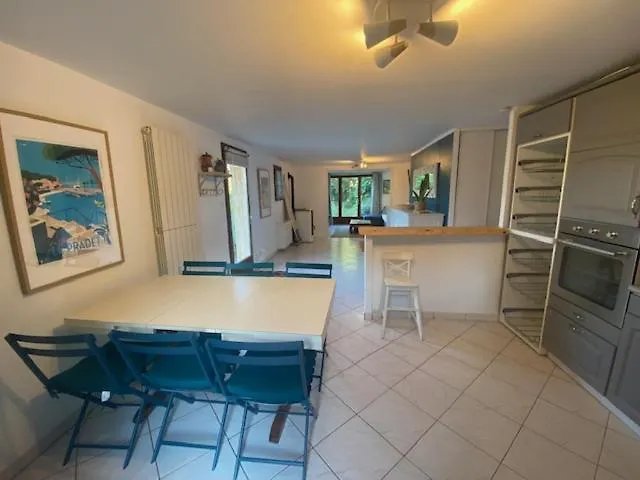 Joli rez-de-villa 80 m2 proche mer Carqueiranne avec Piscine