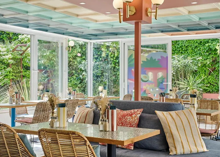 Hotel Chromatics & Restaurant Hill Club By Happyculture Lione