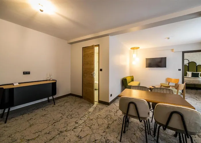Blancs-Coteaux Hotels