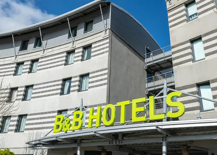 Montcavrel Hotels