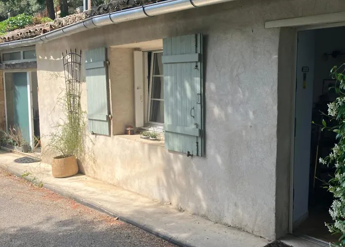 Chambre indépendante au Joli Mazet à Nîmes idéalement situé entre la garrigue et la ville