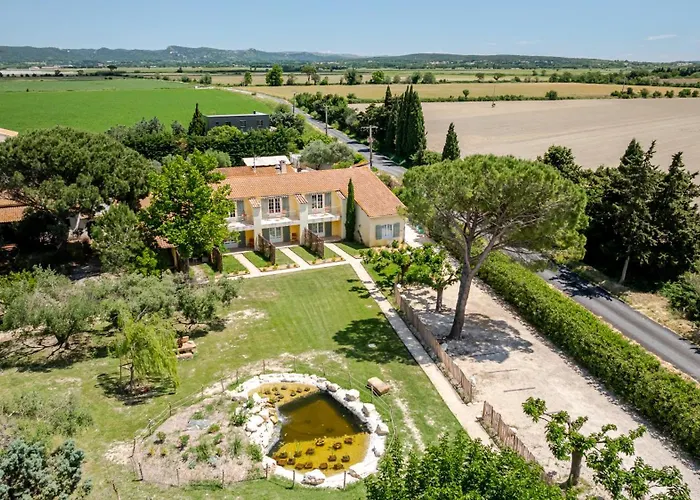 Logis Hotel Des Granges Arles