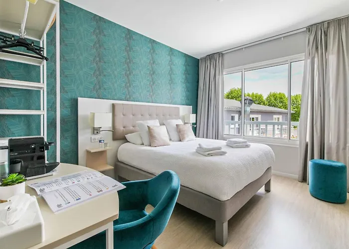 Morlaas Hotels