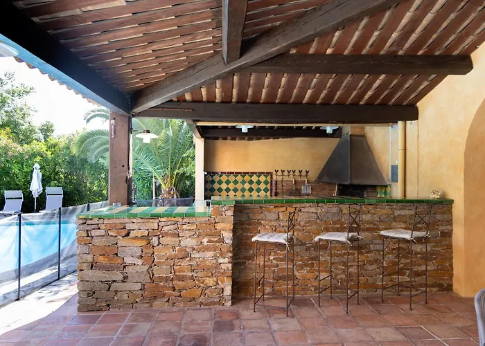 Appartement au Château Maravenne La Londe-les-Maures avec Piscine