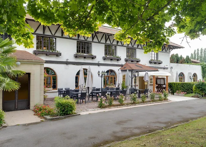 Holnon Hotels