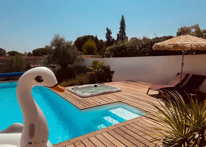 Gîte Les Lauriers Roses Marseillan  avec Piscine