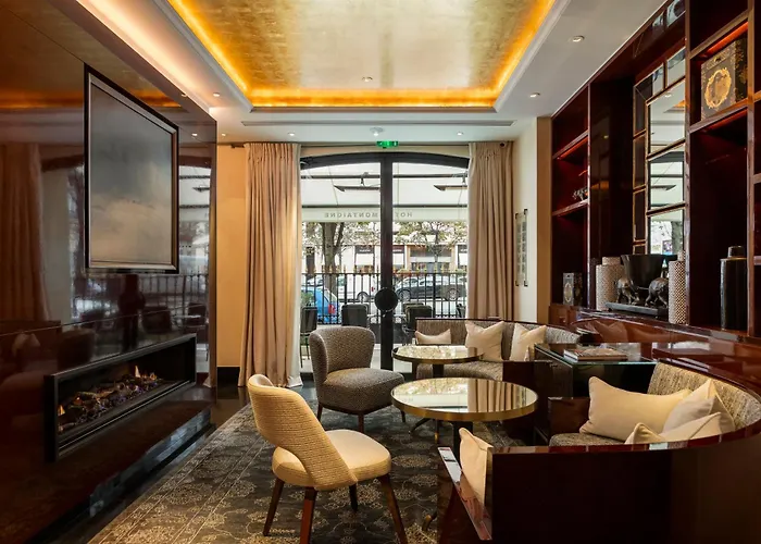 Hotel Montaigne Paris