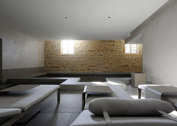 Bagnols (Rhone) Hotels