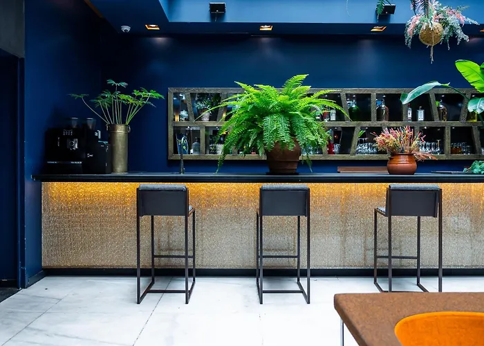 1K Paris Hotel
