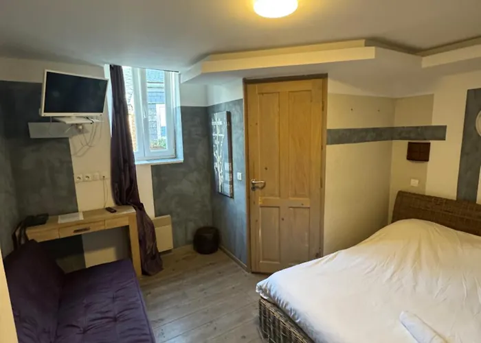 Lens Hotels
