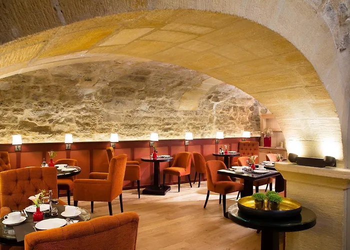 Hotel Les Tournelles Paris
