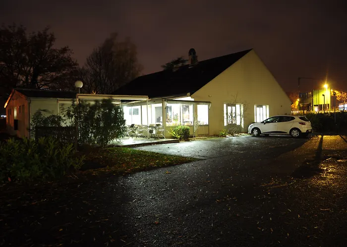 Sainte-Luce-sur-Loire Hotels