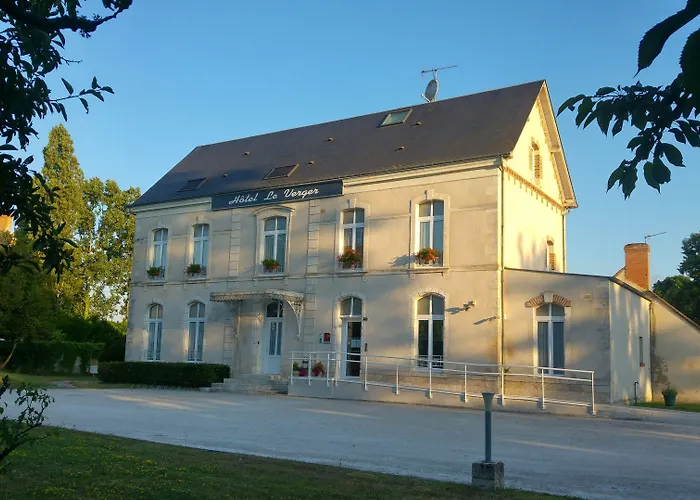 Saint-Laurent-Nouan Hotels