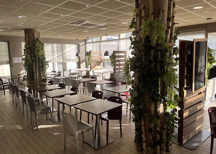 Chaville Hotels