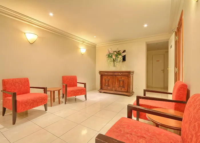 121 Paris Hotel