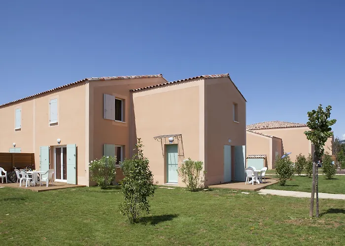 Aubignan Hotels