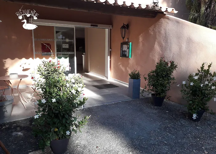 Hotels in Cadenet