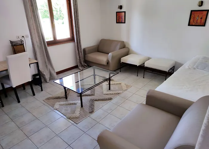 Lamarche-Sur-Saone Hotels