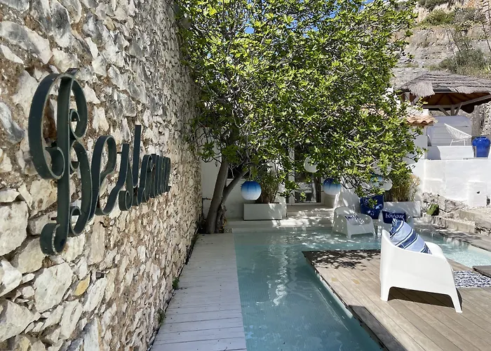 Hotel De La Plage - Mahogany Cassis