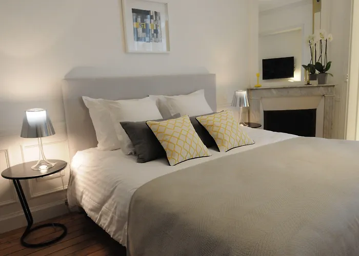 Relais12Bis Bed & Breakfast By Eiffel Tower Parijs