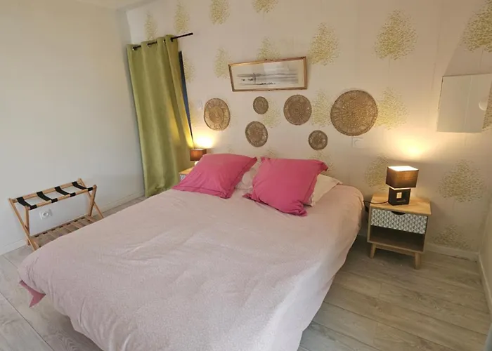 Gîte Camaloth - Closeries du Golfe Theix avec Piscine