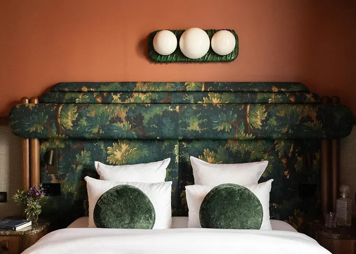 1.75 Paris La Treve Hotel