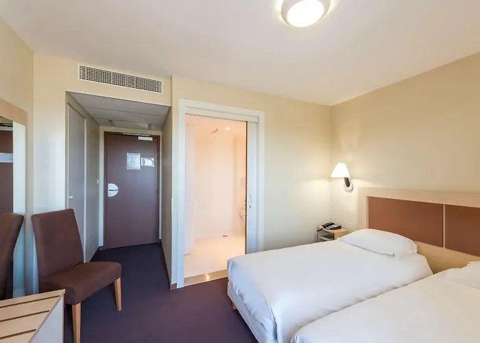 Thouars Hotels