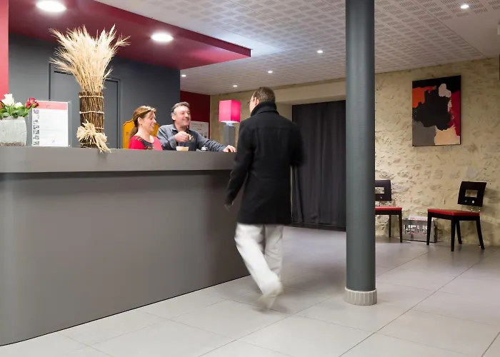 Gondrin Hotels