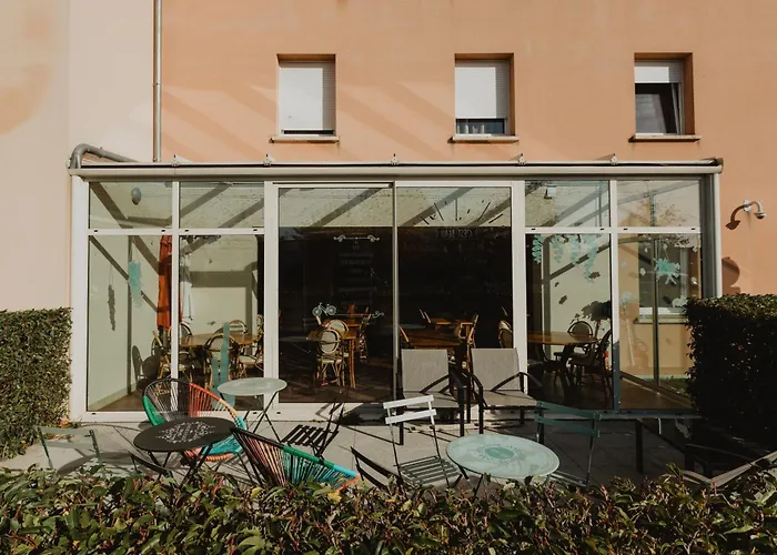 Caudry Hotels