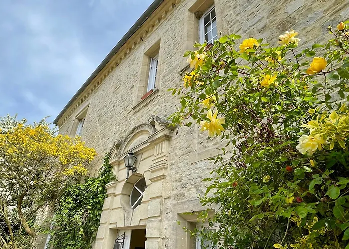 Le Manoir Des Doyens Bed and Breakfast Bayeux