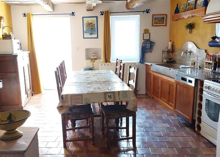 Gîte de caractère au pied du Mont Ventoux avec piscine couverte Sault avec Piscine