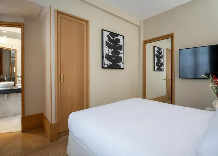Le Belgrand Hotel Paris Champs Elysees, Tapestry By Hilton