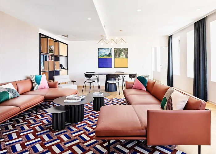 Hotel H4 Wyndham Paris Pleyel Saint-Denis 