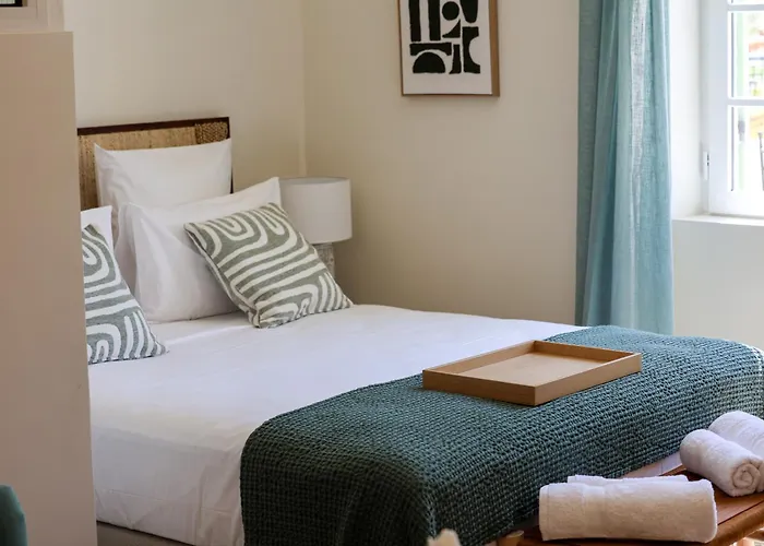 Rognes Hotels
