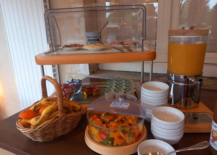 La Fleche Hotels