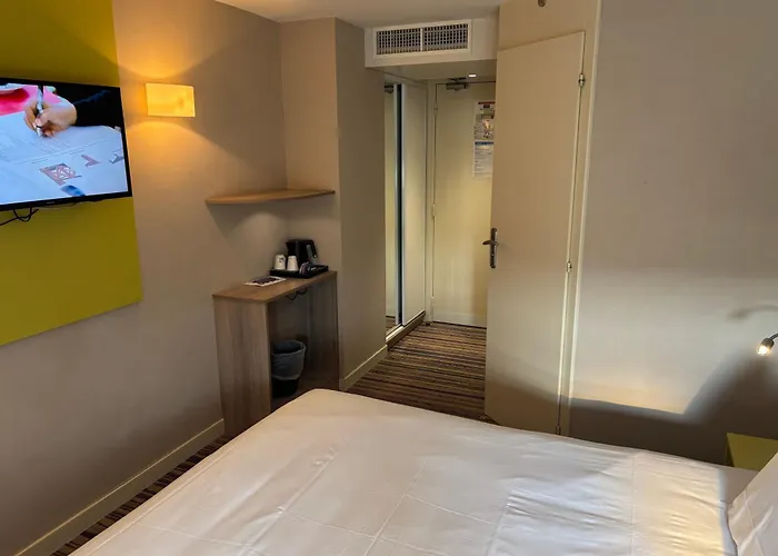 Saint-Bonnet-de-Mure Hotels
