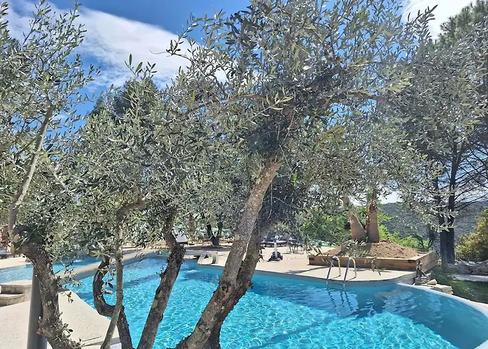 Montclus (Gard) Hotels